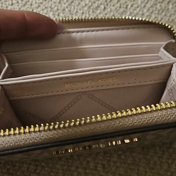 Michael Kors wallet - Picture 4 of 5